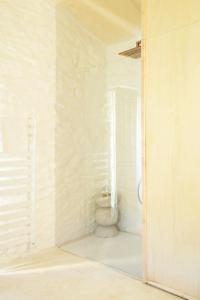 Φωτογραφία από το άλμπουμ του Historic Chestnut Kiln With Pool In The Cévennes σε Les Plantiers