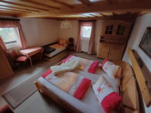 Ένα ή περισσότερα κρεβάτια σε δωμάτιο στο Romantisches Bauernhaus