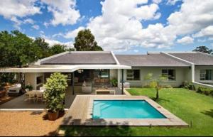 Πισίνα στο ή κοντά στο Golden Hillside