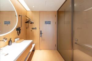 Phòng tắm tại JI Hotel Shanghai University Tacheng Road