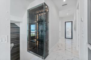 Et badeværelse på Luxury Gulf-Front Sanctuary, Private Pool, Spa and Walk to Downtown + 57 billeder