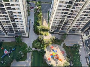Ο χώρος παιχνιδιού για παιδιά στο Modern 1BR with Balcony Park View Hanoi