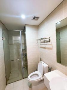 Ένα μπάνιο στο Modern 1BR with Balcony Park View Hanoi