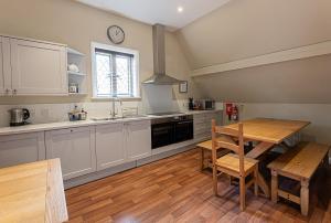 Køkken eller tekøkken på Spacious Country House Apartment