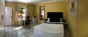a bedroom with a large bed in a room at Elem Properties Ongwediva in Ongwediva