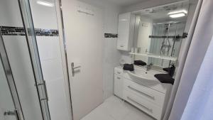 Koupelna v ubytování Haus Leopold + 21 fotografií