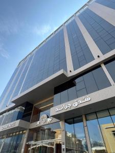 El edificio en el que está el hotel 25 fotos más