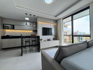 Μια τηλεόραση ή/και κέντρο ψυχαγωγίας στο Oásis do Atlântico Home Clube - Apto 307 com vista para o mar na Praia de Palmas