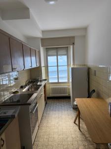 Η κουζίνα ή μικρή κουζίνα στο Spacious apartment