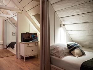 Μια τηλεόραση ή/και κέντρο ψυχαγωγίας στο Quietude by the River - La dependance sur les battures