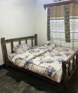 Postel nebo postele na pokoji v ubytování Ikirunga Art Center