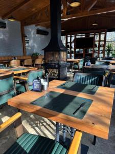 Restaurace v ubytování Navy Inn & Bungalows