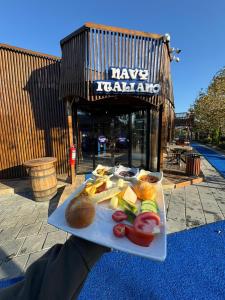 Jídlo v hotelu nebo okolí