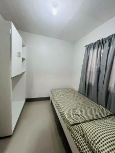 Ένα ή περισσότερα κρεβάτια σε δωμάτιο στο Nica's place at ORMOC CITY RESIDENCES DEO HOMES +6 φωτογραφίες