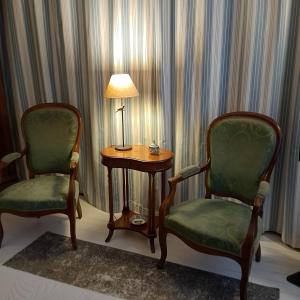 Posezení v ubytování Chambre Bounty, B&B, cuisine privée, lit queen size, terrasse, parking, garage