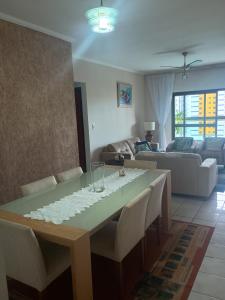 Χώρος καθιστικού στο Apto 2 quartos com Piscina e Vista Mar Oportunidade Única