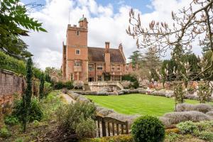 En have udenfor Spacious Country House Apartment