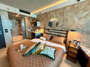 Postel nebo postele na pokoji v ubytování love on the sea