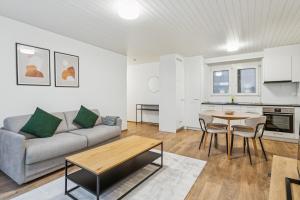a living room with a couch and a table at Luxury 1BR in the city center - Color 5 in Zürich