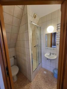 Ένα μπάνιο στο Willa u Tomali