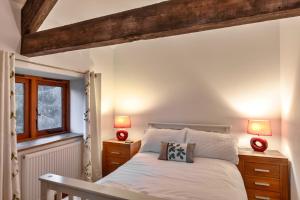 Ένα ή περισσότερα κρεβάτια σε δωμάτιο στο Finest Retreats - Ivy Cottage, Great Houndbeare Farm