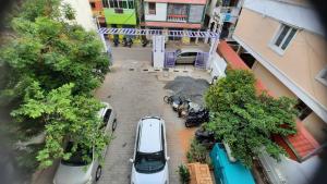 an overhead view of cars parked in a parking lot at BALAN INTERNATIONAL lodging in Chennai