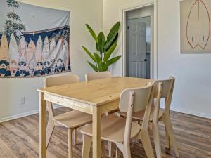 Фотография из галереи Lake House Escape, Venture Base Unit 7 в городе Канаб