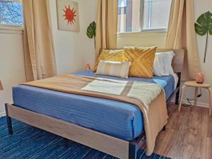 Кровать или кровати в номере Lake House Escape, Venture Base Unit 7 +34 фотографии