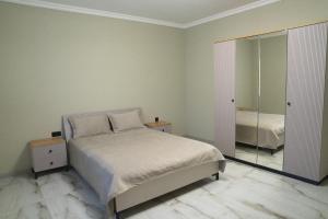 Una cama o camas en una habitación de Santorini Villa with pool near airport