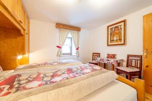 Ένα ή περισσότερα κρεβάτια σε δωμάτιο στο Ospitalità Diffusa Laste Dolomites - Cèsa Murer