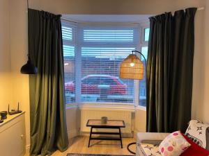 Posezení v ubytování Central Belfast 2 Bedroom House Sleeps 6 Beside Ormeau Park