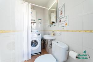 Et badeværelse på Casa grande en la Ermita de la Bella + 30 billeder