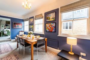 Et opholdsområde på Central Stamford Apartment - Very Spacious