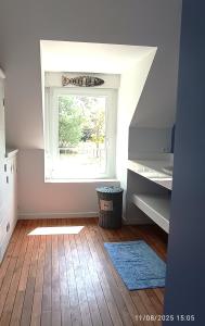 Ένα ή περισσότερα κρεβάτια σε δωμάτιο στο la maison du bonheur +1 φωτογραφίες