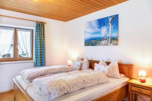 Postel nebo postele na pokoji v ubytování Ferienwohnung Alpspitze