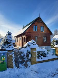 Kaszubskie Zacisze 2 dom nad jeziorem, sauna, balia ogrodowa v zimě