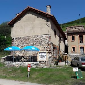 Příroda nedaleko venkovského domu