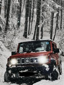 Rent A Car - Jimny 4X4 & Duster 4X4 om vinteren