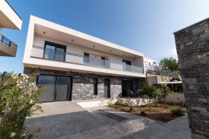 an image of a modern house with at Villa Melora in Pitsidia
