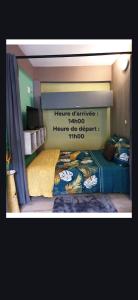 Ένα ή περισσότερα κρεβάτια σε δωμάτιο στο Le Bivouac du Maido studio 1