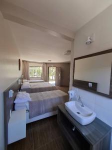 Ένα ή περισσότερα κρεβάτια σε δωμάτιο στο Recanto Carvalho - Suíte 12 +9 φωτογραφίες