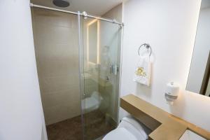 Ένα μπάνιο στο Hotel Aikos +8 φωτογραφίες