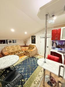 Η κουζίνα ή μικρή κουζίνα στο Apartament cu o camera Buiucani