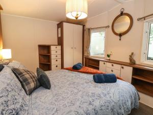 Giường trong phòng chung tại Loch Lomond Holiday home