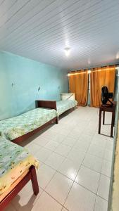 En eller flere senge i et værelse på Casa Brisa de Tamandaré