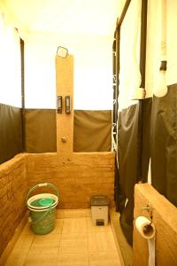 Koupelna v ubytování Kala kutir Tent & farm stay