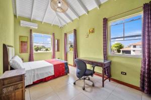 Ένα ή περισσότερα κρεβάτια σε δωμάτιο στο Serenity Villa - 4bd by ZenBreak