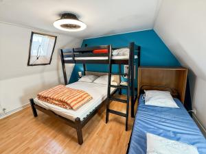 Ένα ή περισσότερα κρεβάτια σε δωμάτιο στο Maison auvergnate pleine de charme, Pleaux, 5 pers