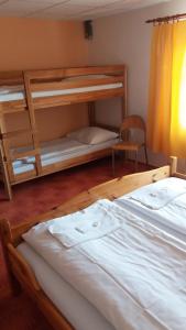 Posteľ alebo postele v izbe v ubytovaní Retro Vrbovec