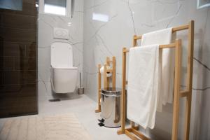 Ένα μπάνιο στο Phenix Apartments